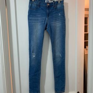 medium/light wash jeans